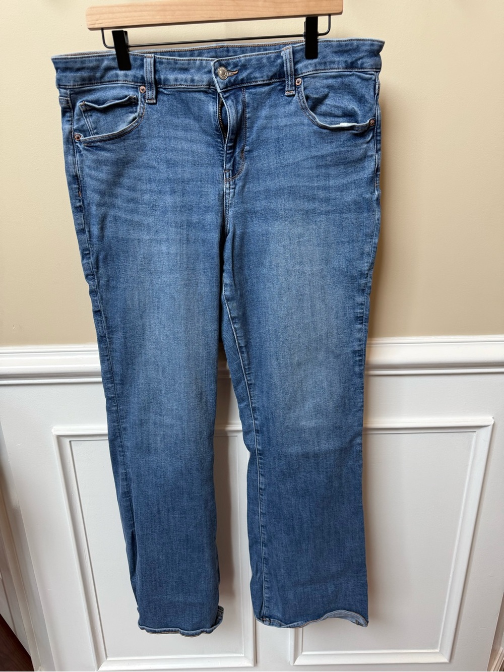 American Eagle Outfitters Women's Medium Blue Kick Boot Jeans